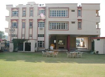 Lawn: Gardern View Hotel, Nathdwara